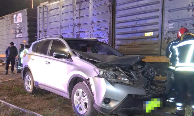 CHOQUE DE UN VEHÍCULO CON EL TREN