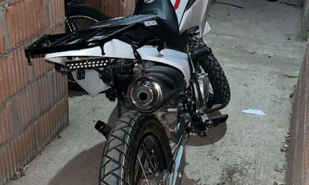 CAUSA RESISTENCIA A LA AUTORIDAD EN PERSECUCIÓN A DOS MOTOCICLETAS