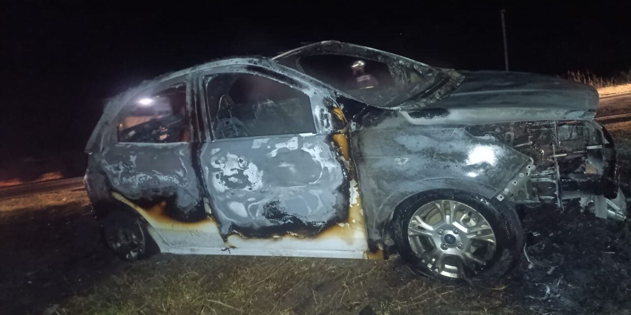 SE INCENDIÓ UN VEHÍCULO SOBRE RUTA 178