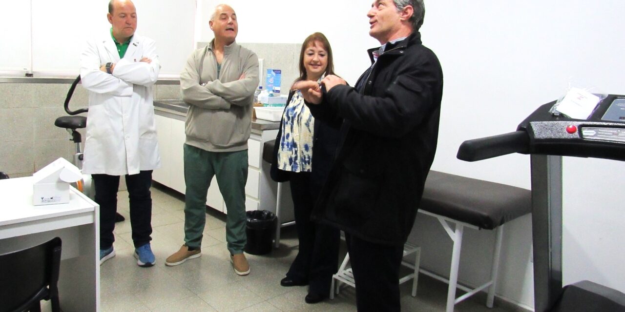 EL SENADOR VERDECCHIA ENTREGÓ EQUIPAMIENTO PARA EL ÁREA DE CARDIOLOGÍA DEL HOSPITAL DE LAS PAREJAS
