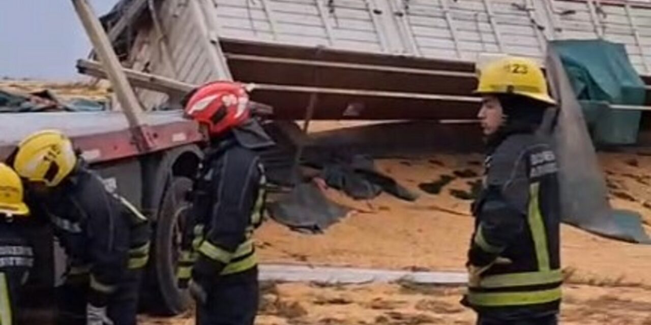 AUTOPISTA CORTADA POR UN VUELCO
