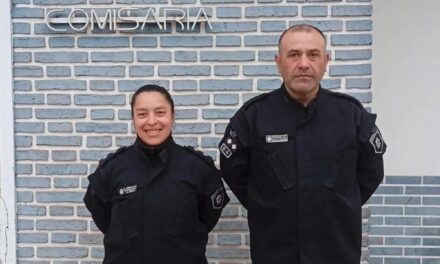 POLICÍAS DE MONTES DE OCA ENCONTRARON UN MILLÓN DE PESOS Y SE LO DEVOLVIERON A SU DUEÑO