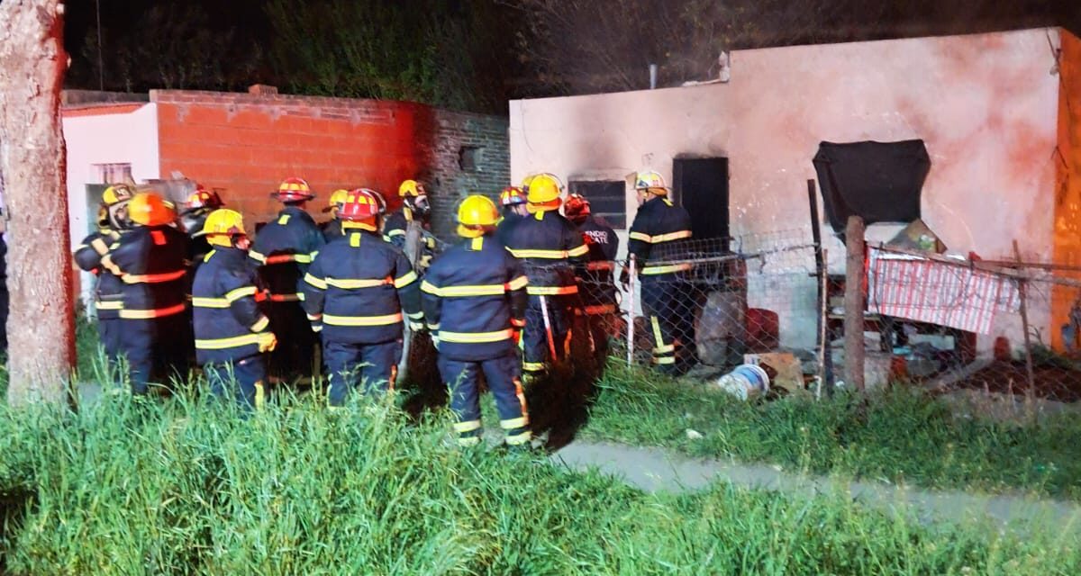 INCENDIO DE UNA VIVIENDA EN LA MADRUGADA